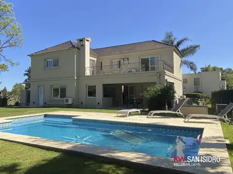 Barrio Boca Ratón al 300. Impecable casa al golf, 3 dormitorios en suite.