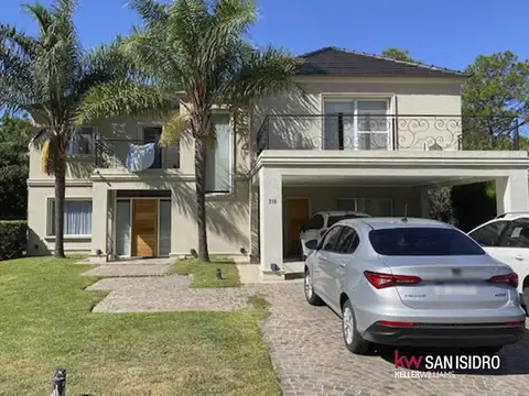 Casa en Alquiler con 2 cocheras