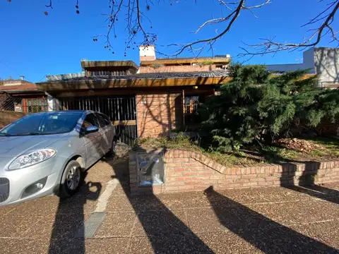 Chalet 4 ambientes en venta- Ituzaingó Norte