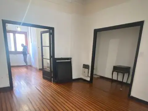 VENTA DE DEPARTAMENTO A REFACCIONAR EN EL CENTRO