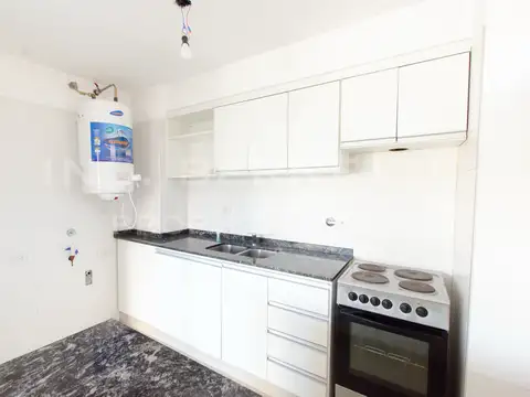 Semipiso 2 Ambientes al frente con balcón - Excelente estado y ubicación -