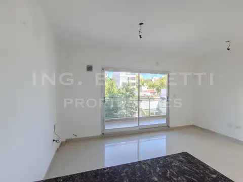 Semipiso 2 Ambientes al frente con balcón - Excelente estado y ubicación -