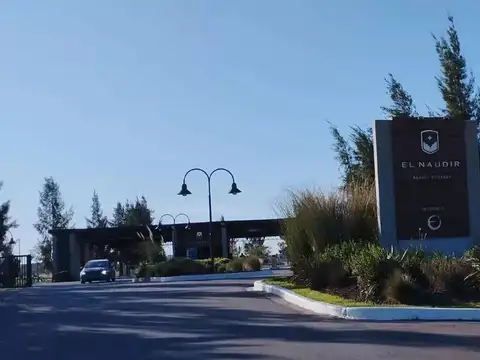  Lote a la laguna en El Naudir