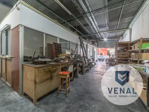 Venta Galpón Bodega con Depósito y oficinas, portón y persiana eléctricos, entrada camión, 2 plantas