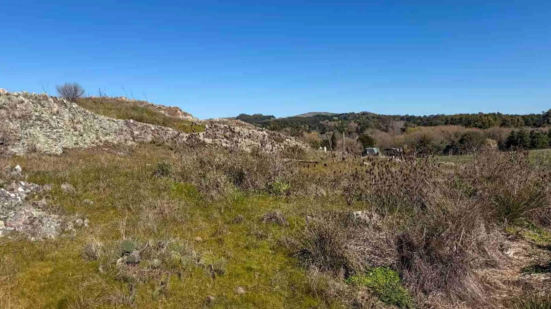 AMPLIO LOTE EN BARRIO ENTRE SIERRAS TANDIL