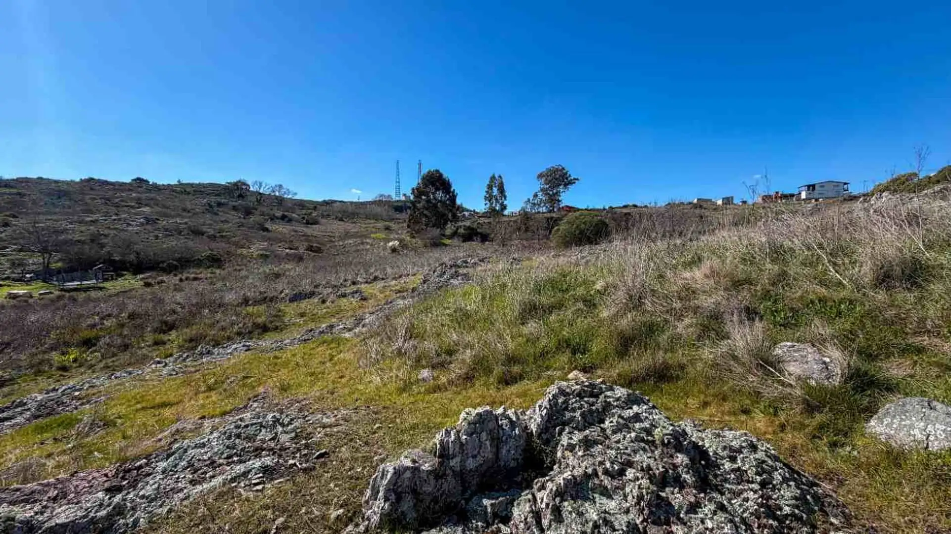 AMPLIO LOTE EN BARRIO ENTRE SIERRAS TANDIL