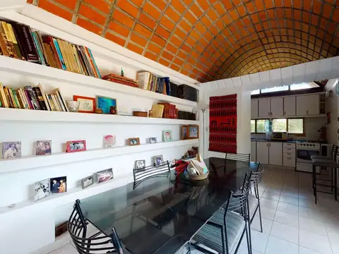 Casa 4 ambientes con 2 baños