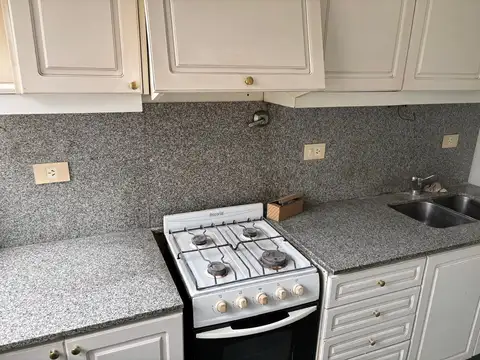 Castro Barros 1800, Piso 1