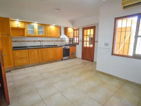 Casa 6 ambientes con 3 baños