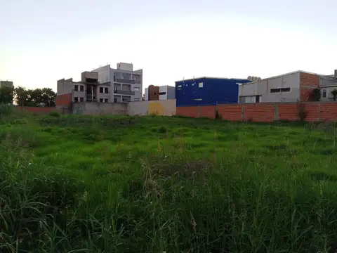 LOTE EN VENTA SOBRE ASFALTO 337 m2 A PASOS DE AVENIDA 7