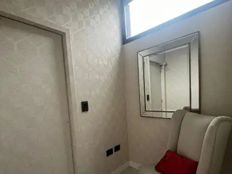 Casa en Alquiler con 6 cocheras