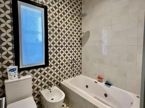 Casa 6 ambientes con 5 baños