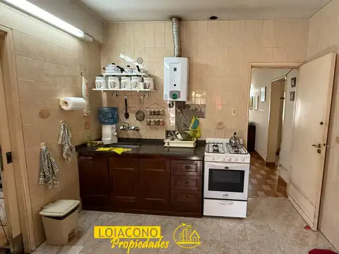 Casa 4 ambientes con 2 baños