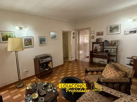 Casa 4 ambientes con 2 baños