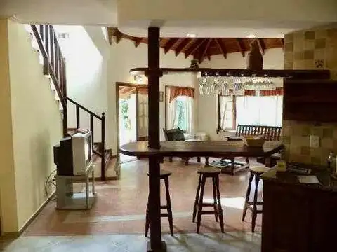 Casa en venta - 5 Dormitorios 4 Baños - Cocheras - 1500Mts2 - Cariló