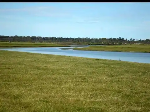 Lote al agua en Barrio Amarras - Puertos Escobar