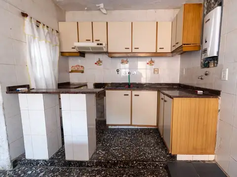 Casa 6 ambientes con 2 baños