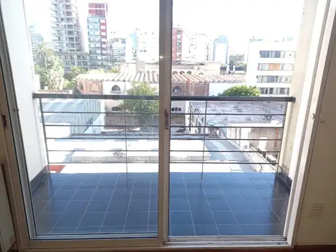 EXCELENTE DEPARTAMENTO CONTRAFRENTE CON BALCON