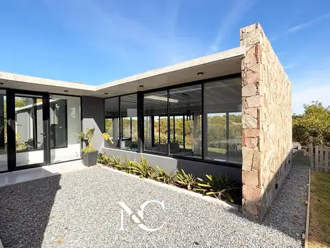 Casa en venta diseño hormigon, gas natural-losa radiante-cul de sac- residencial I Costa esmeralda