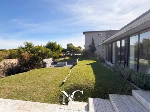 Casa en venta diseño hormigon, gas natural-losa radiante-cul de sac- residencial I Costa esmeralda