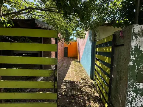 CASA A RECICLAR EN VENTA - MANUEL B. GONNET