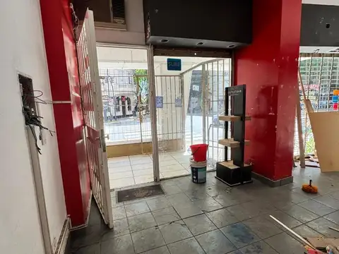 Av. Las Heras esq Uriburu