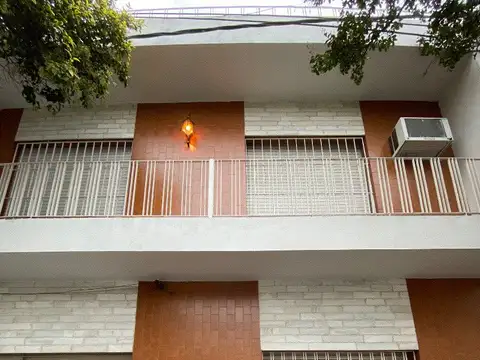 CASA EN VENTA DOS DORMITORIOS, DOS BAÑOS, COCHERA.  BARRIO ARROYITO cerca del Río, clubes y shopping