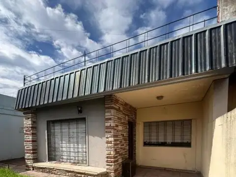 Casa con 3 habitaciones - 3 baños en Moron
