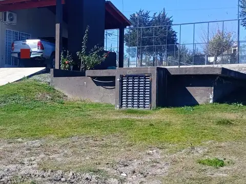 Los algarrobos esq Los jazmines 100