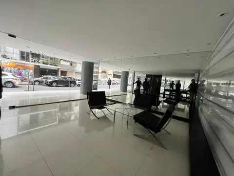 19 Cocheras y un dos ambientes con balcón