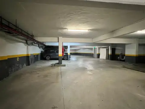 19 Cocheras y un dos ambientes con balcón