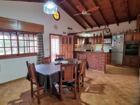 Casa 3 ambientes con 2 baños