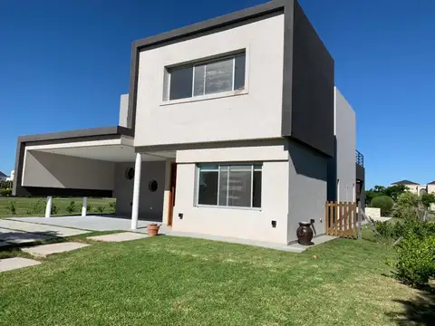 Casa en barrio Vistas Puertos
