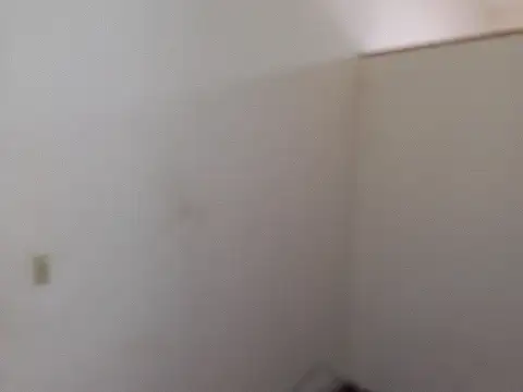 Monoambiente tipo casa al frente con entrada independiente apto comercio.