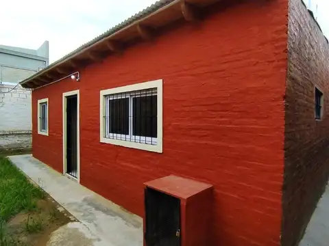 Casa 4 ambientes con 1 baño