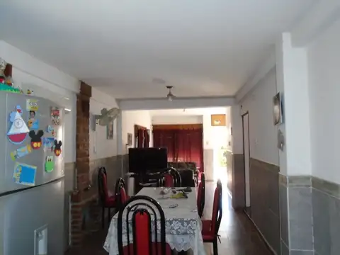 Casa 4 ambientes con 2 baños