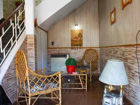 Casa 5 ambientes con 3 baños