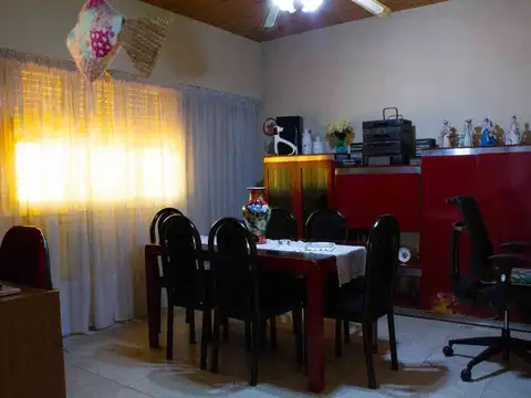 Venta PH 5 ambientes con local Lomas del Mirador