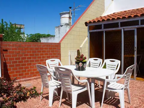 Venta PH 5 ambientes con local Lomas del Mirador