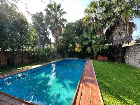 VENTA CASA CHALET CASTELAR  4 AMBIENTES ACEPTA PERMUTA