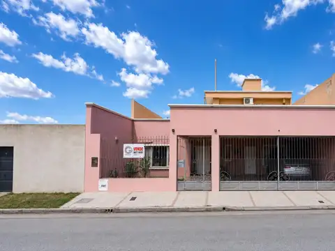 CASA + SALÓN COMERCIAL EN VENTA - ZONA SUR
