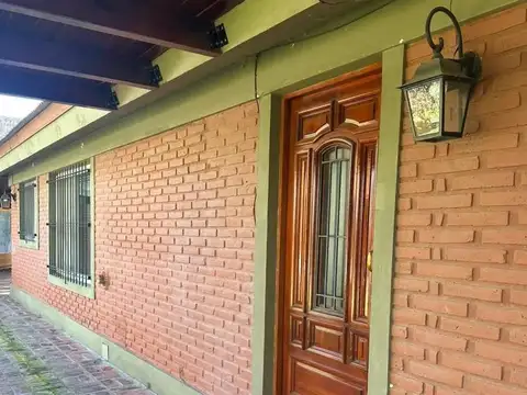 Casa en Venta con 2 cocheras