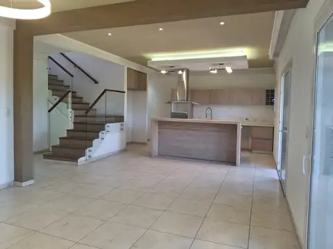 Casa en Alquiler de 3 dormitorios