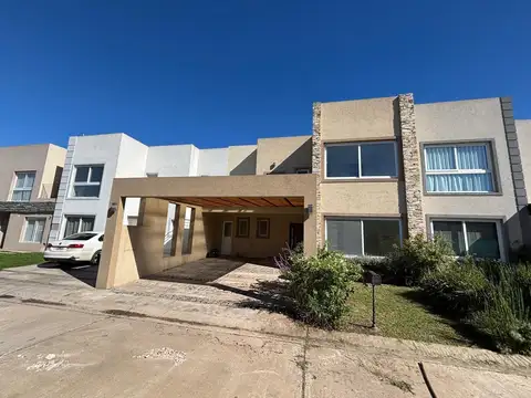 Venta/Alquiler casa en Barrio Buenos Aires Village -  Bella Vista