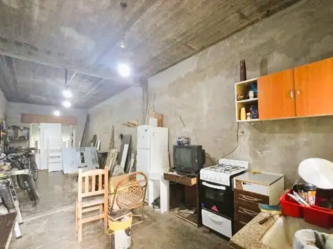 Casa con doble cochera y mucho potencial en Isidro Casanova