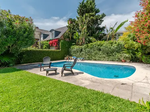 Casa en Venta con 4 cocheras