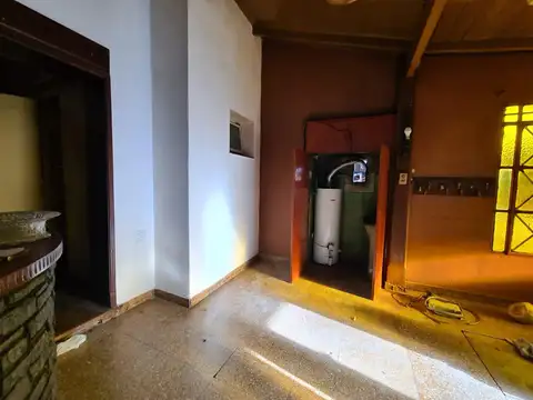 Casa en venta - 5 Dormitorios 2 Baños - Cochera - Pileta - 280Mts2 - Manuel B. Gonnet