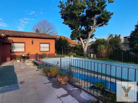 Casa 5 ambientes con 2 baños