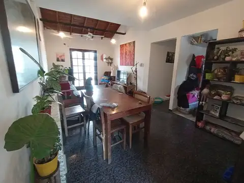 Venta Casa 4 amb con dos locales Moron