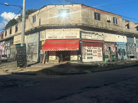 Moron  al 1200 esquina Jose Hernandez